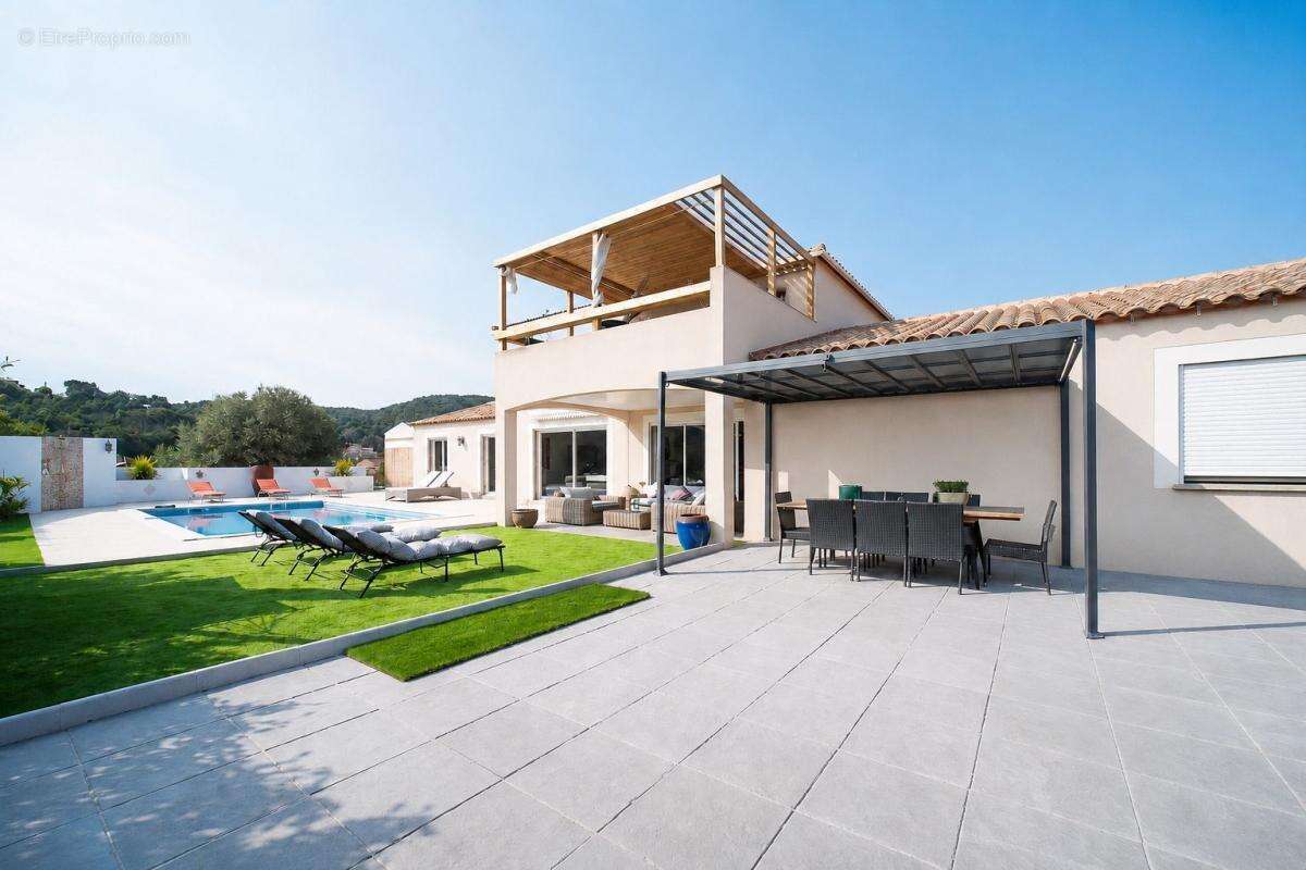 URGENT! Villa 9/10 pièces de 250m² sur terrain de 1250m² avec piscine à vendre / Céret 66400-66490 Vivès _ Saint-Jean-Pla-de-Cor - photo 29