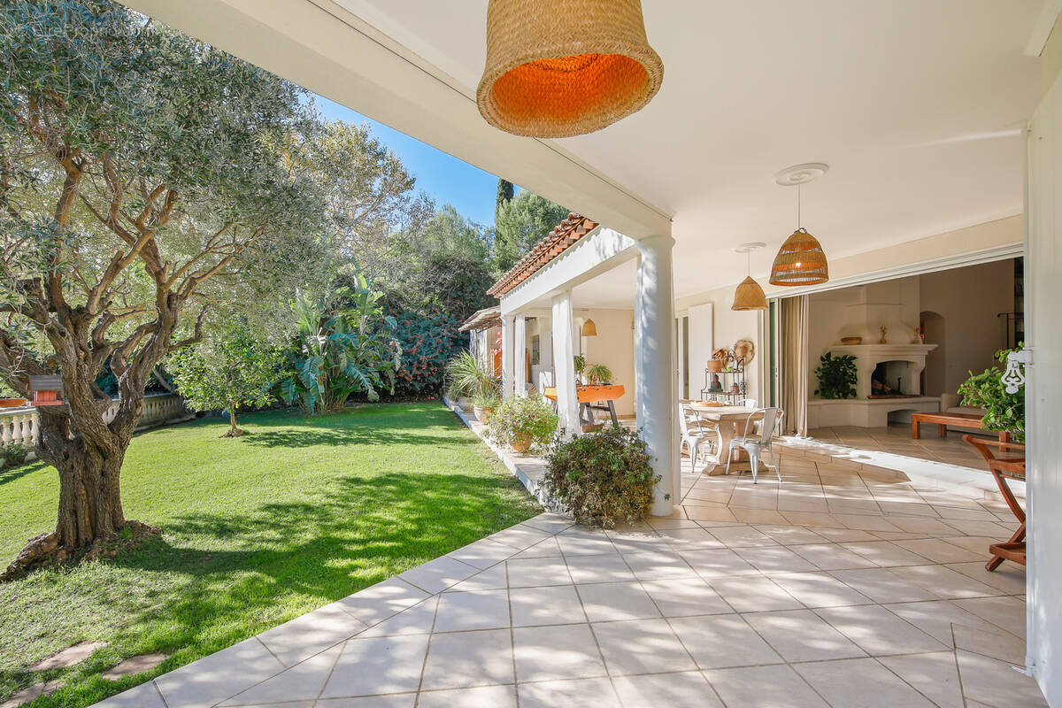 Maison à CARQUEIRANNE