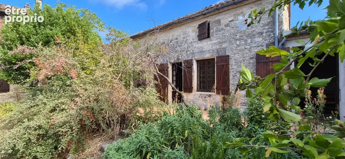 Corps de Ferme de 340 m2, avec plusieurs maisons indépendantes et 200 m2 de dépendances - photo 4
