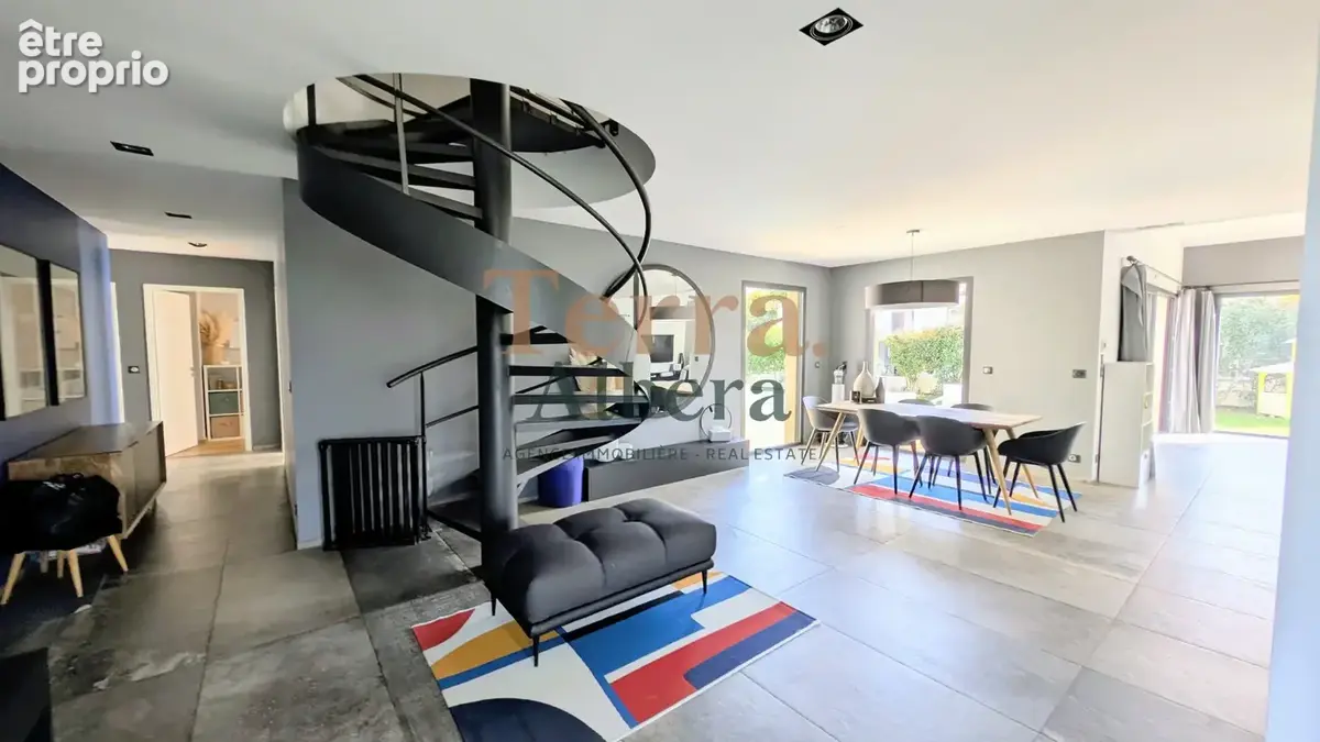 SAINT-GENIS-DES-FONTAINES - Grande villa contemporaine sans aucuns travaux - photo 12
