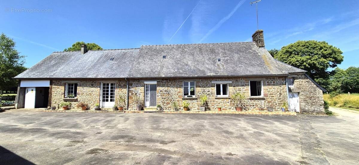 Maison à LEVARE