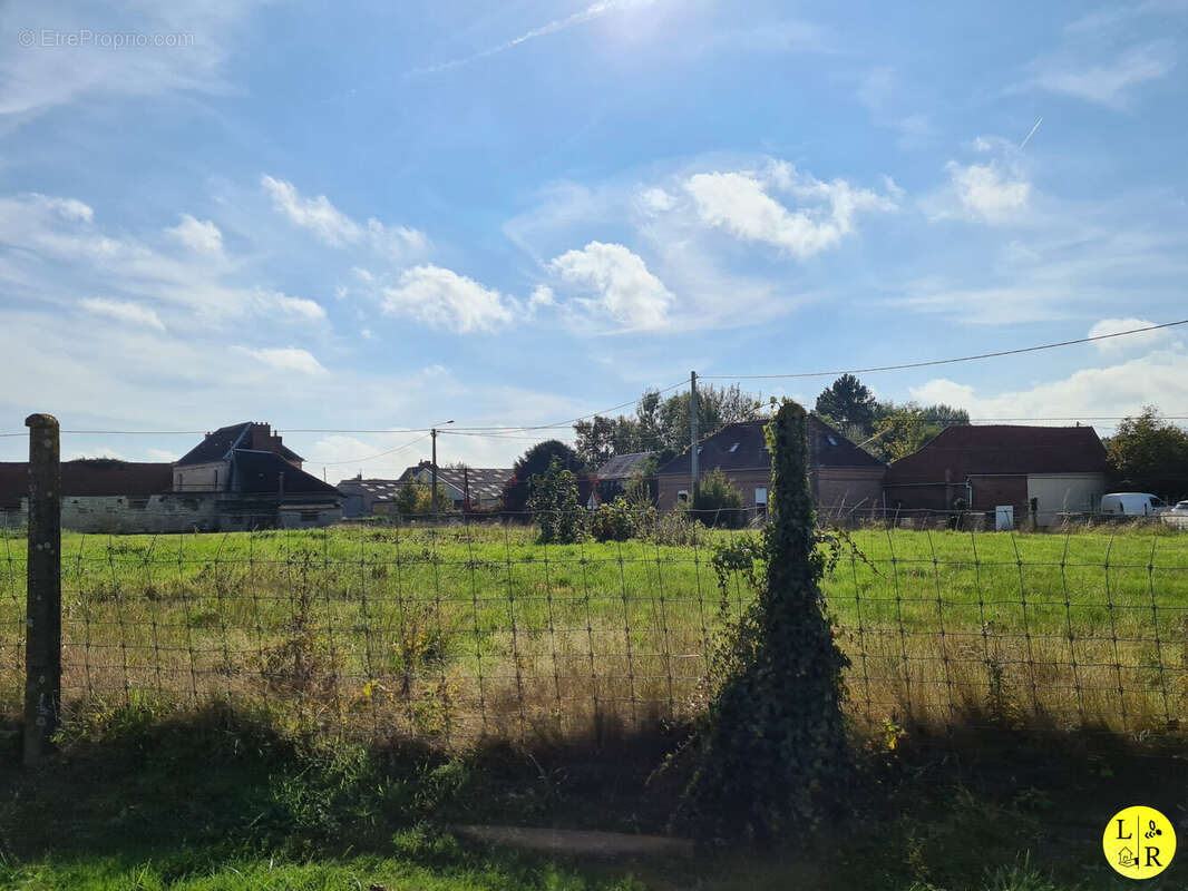 Terrain à SAULTY