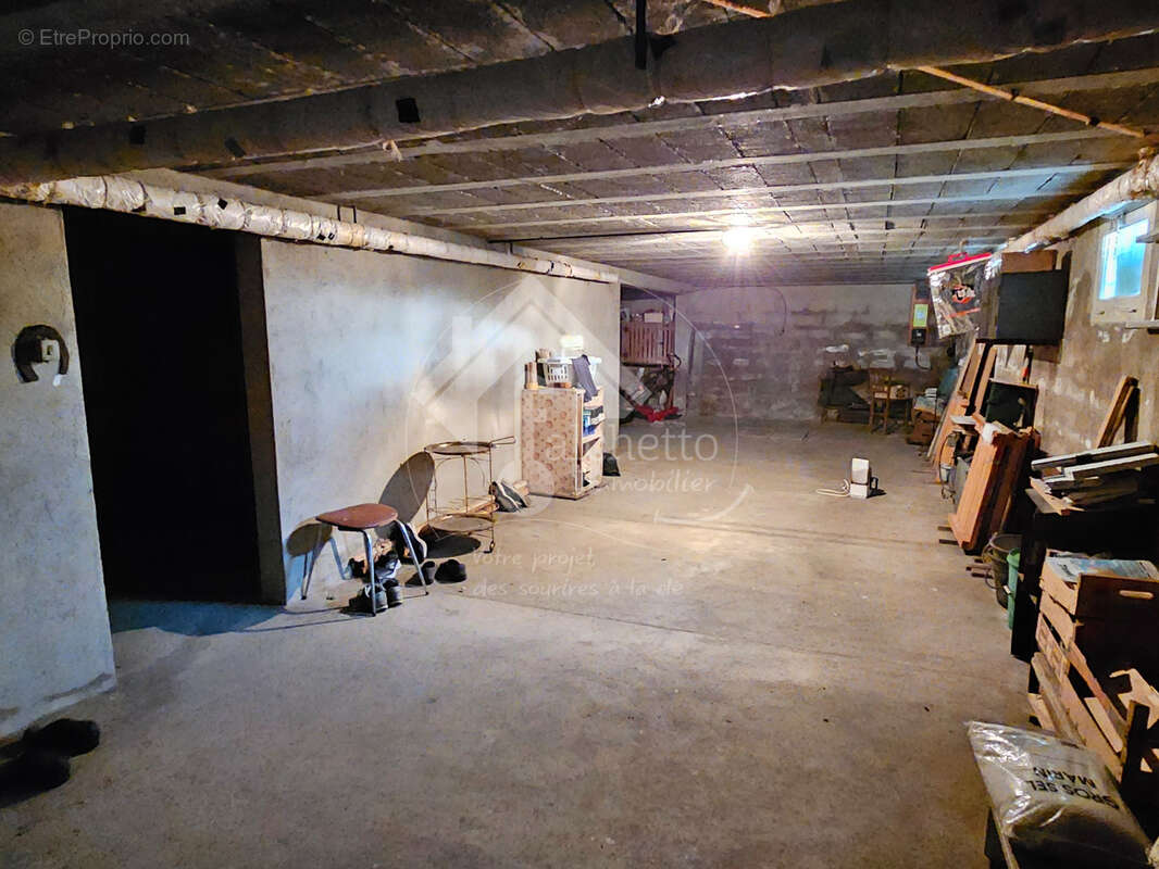 Maison à SAINT-LEGER-SUR-VOUZANCE