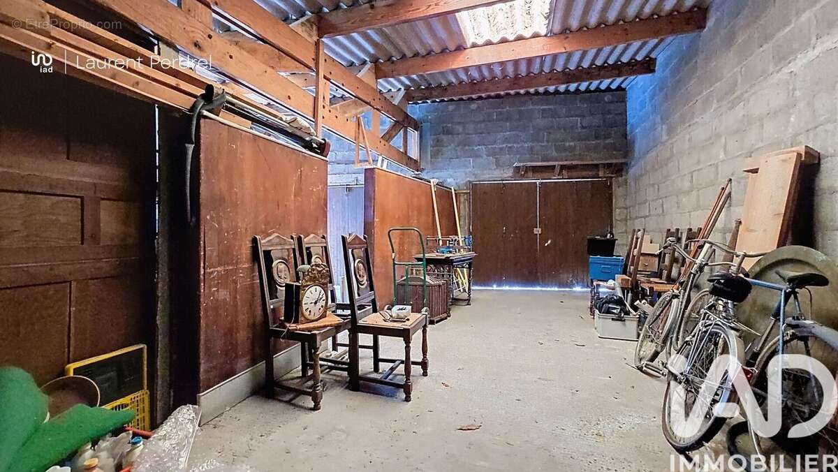 Photo 2 - Parking à CADEN