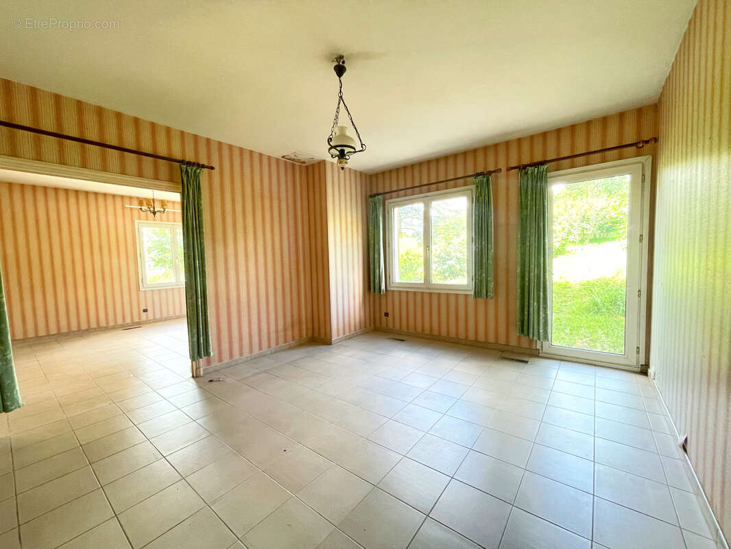 Maison à CHARLY