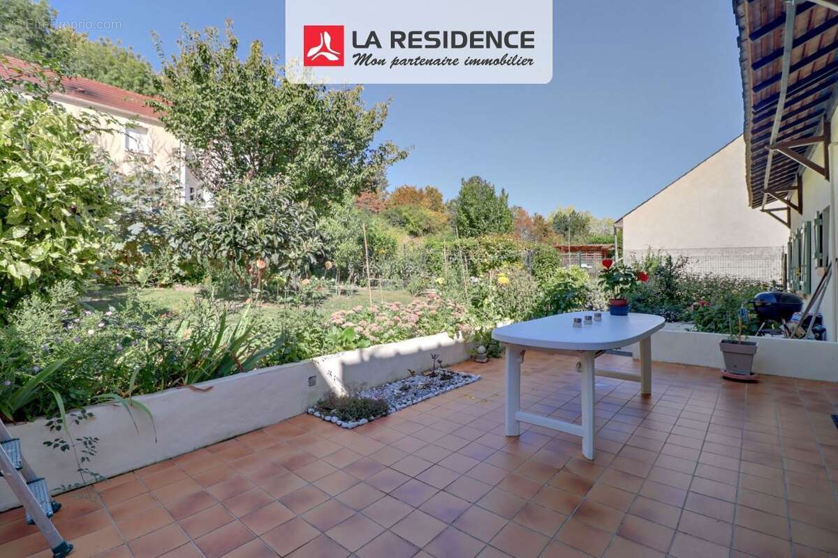 Maison 137 m² à Jouy-Le-Moutier  - photo 8