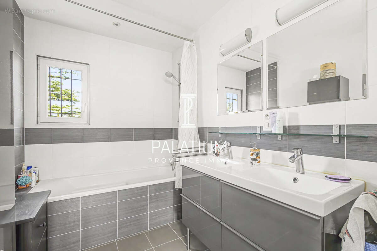 Maison à PELISSANNE