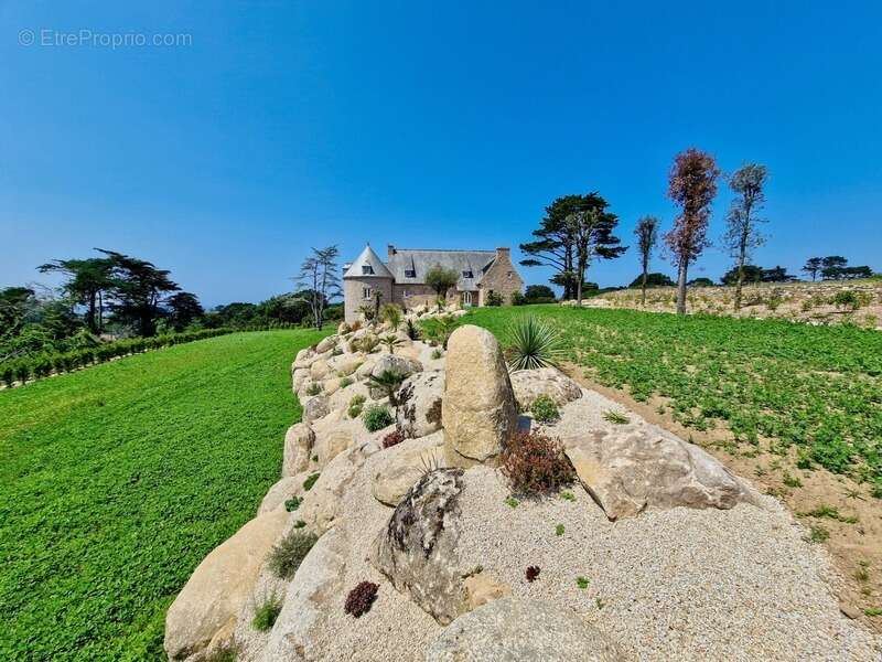 Maison à PLOUGRESCANT