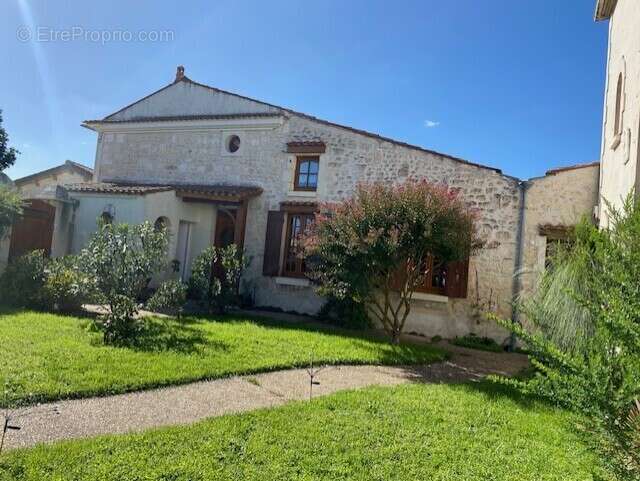 Maison à BUSSAC-SUR-CHARENTE