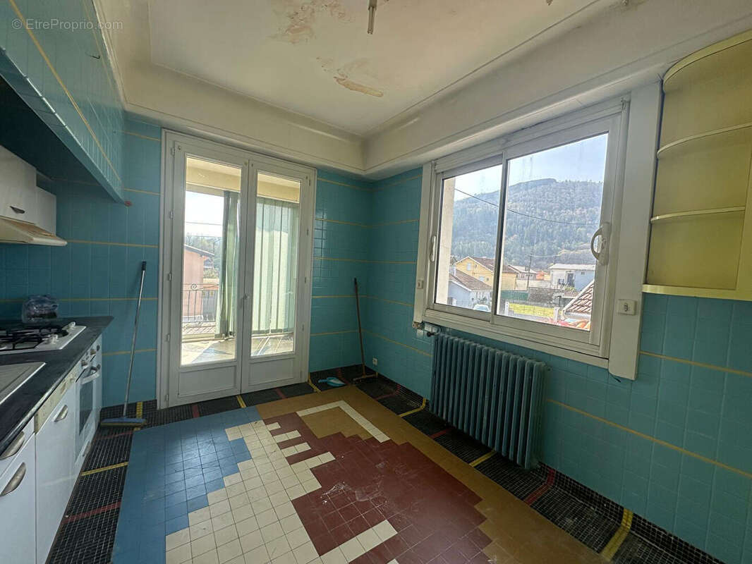 Maison divisee en 2 appartements, au fond dune impasse, fort potentiel - photo 5