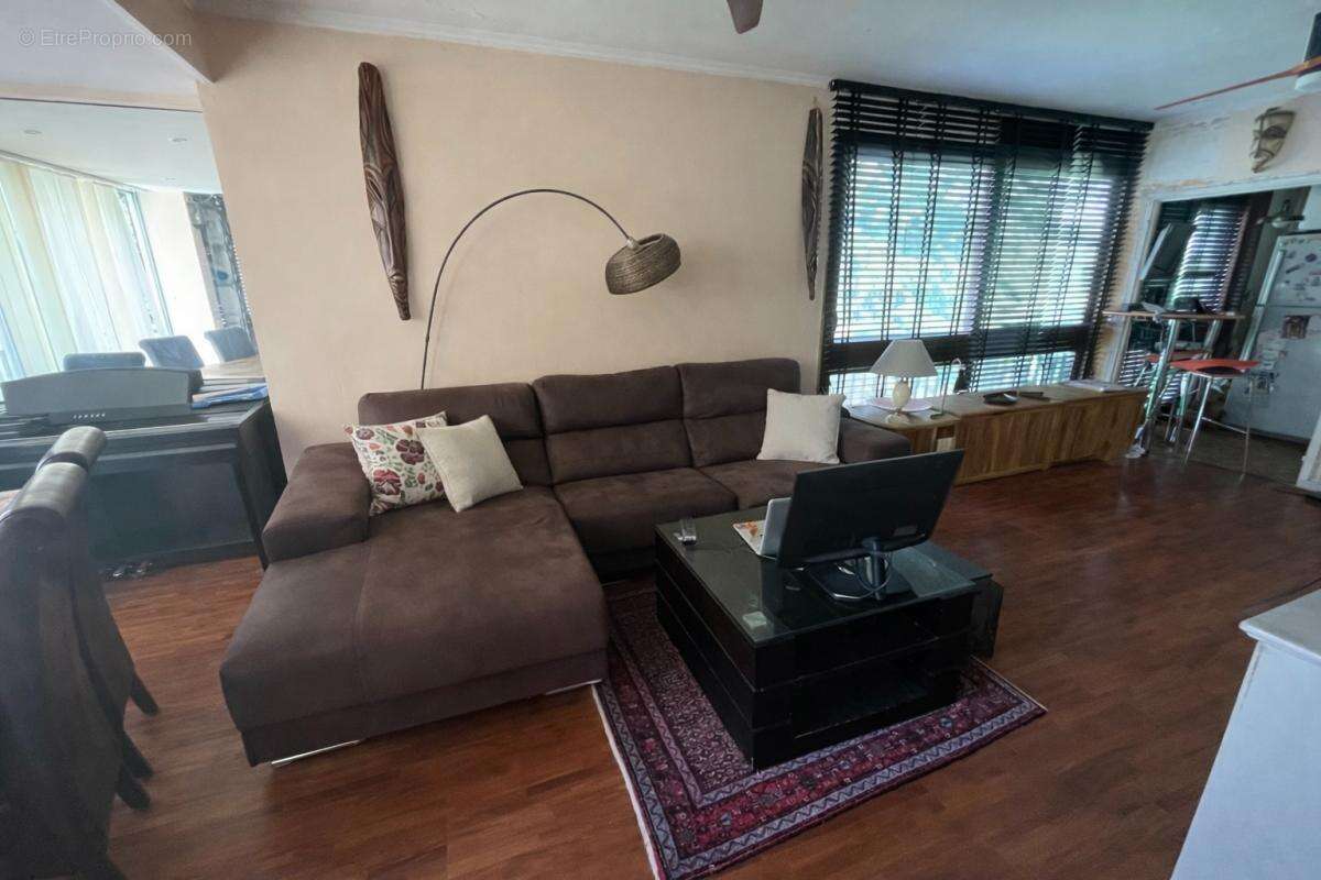 Appartement à FONTENAY-LE-FLEURY