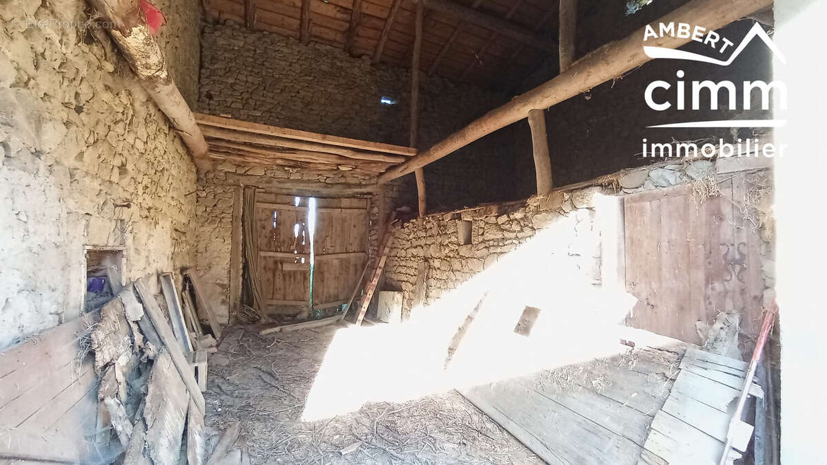 Maison à SAINT-GERVAIS-SOUS-MEYMONT