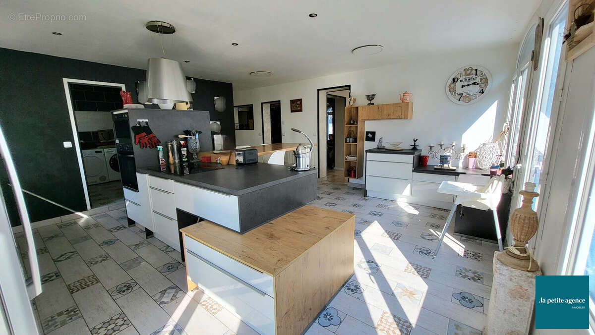 Maison 225 m² à Merville-Franceville-Plage  - photo 5