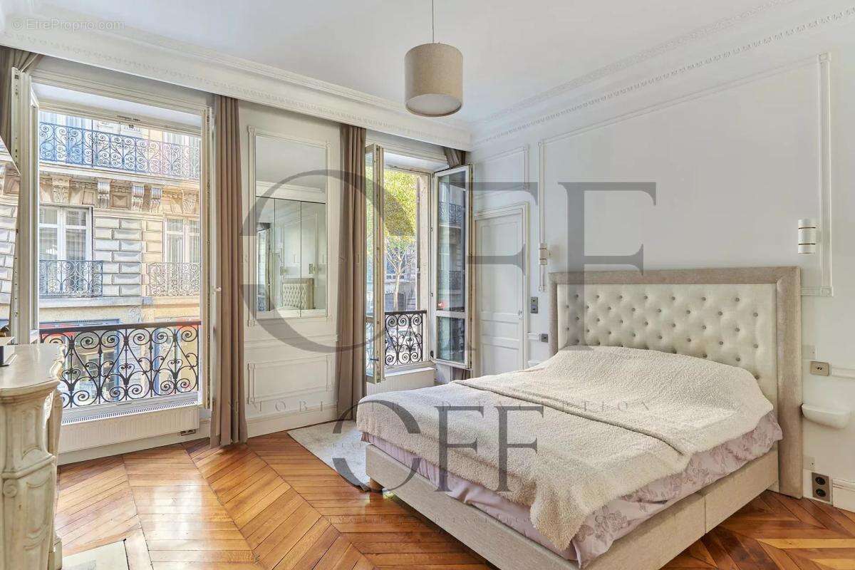 Appartement à PARIS-8E