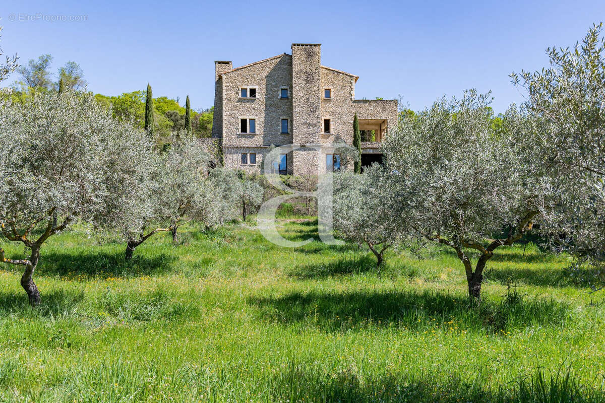 Maison 504 m² à Gordes  - photo 2