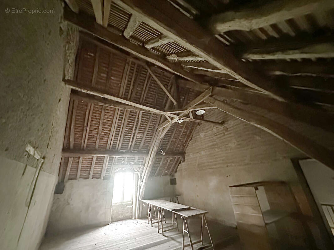 Maison à BOURG-LE-COMTE