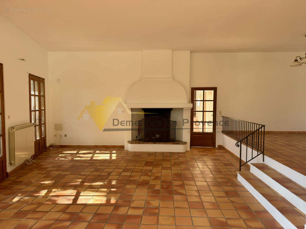 À vendre   Villa de caractère avec vue dominante, piscine et 4 chambres - photo 12