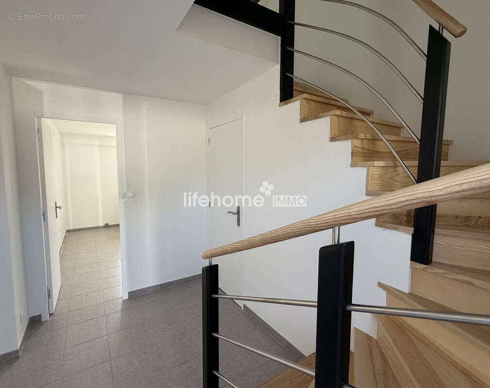 Accès étage - Maison à SAINT-NAZAIRE