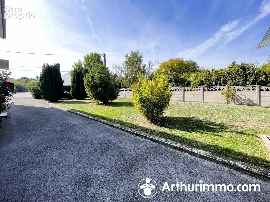 Maison avec 2 appartements de type F4, 14 ares de terrain, proche commerces et frontière SUISSE. - photo 9