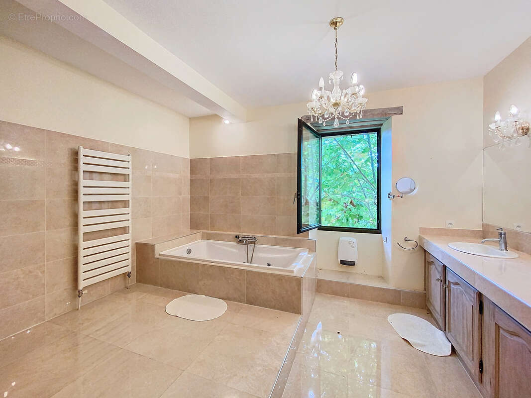 Maison à CASTERA-VERDUZAN