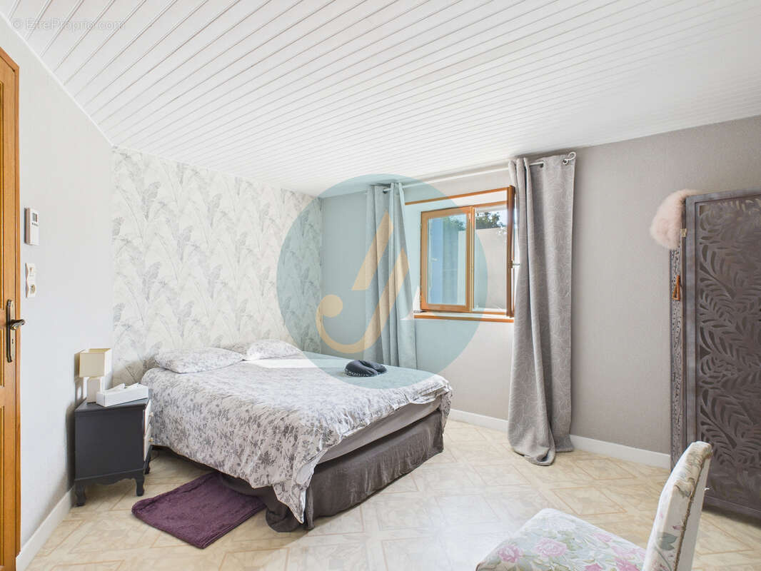 Maison à SAINT-AMAND-EN-PUISAYE