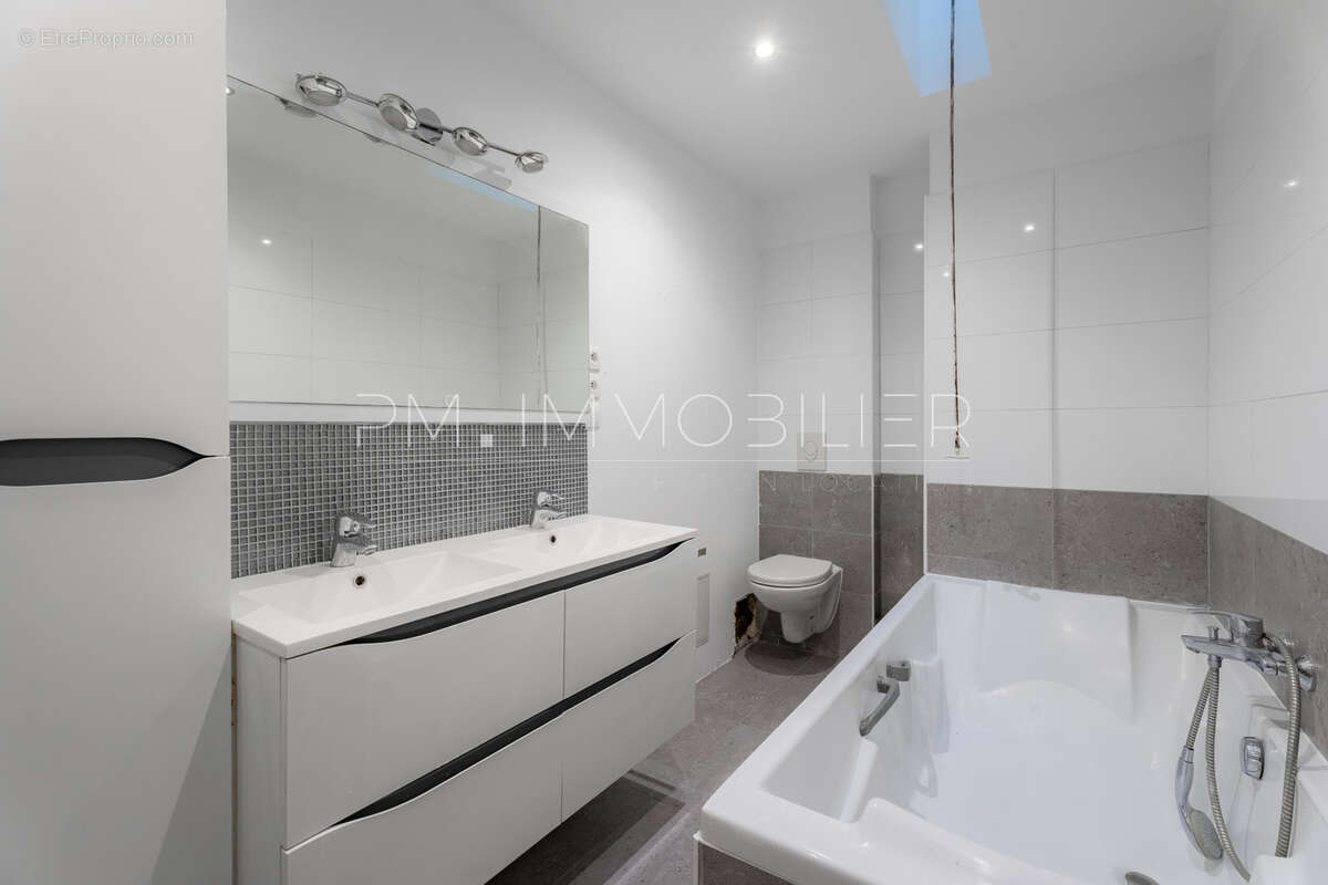 Appartement à MARSEILLE-1E