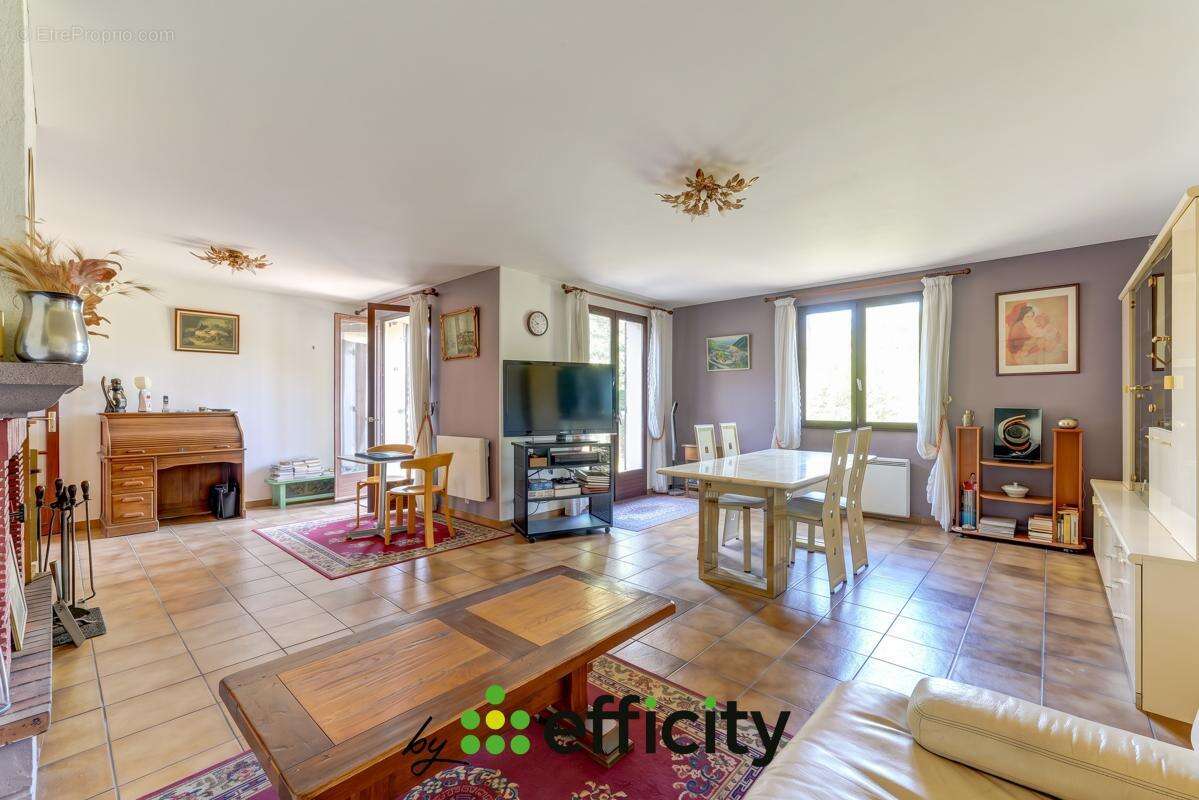 Maison 119 m² à Saint-Priest  - photo 3