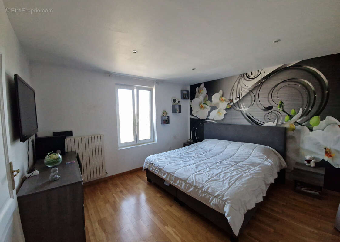 SEMI PLAIN PIED INDIVIDUEL rénové de 175 m2, 5 chambres voir+, garage et jardin sur Sailly Labourse - photo 13