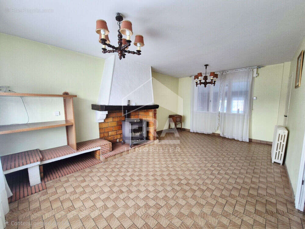 Maison à COURRIERES