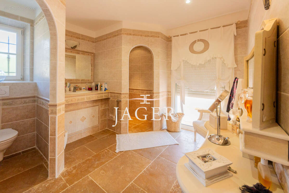 Maison 400 m² à Sainte-Maxime  - photo 8