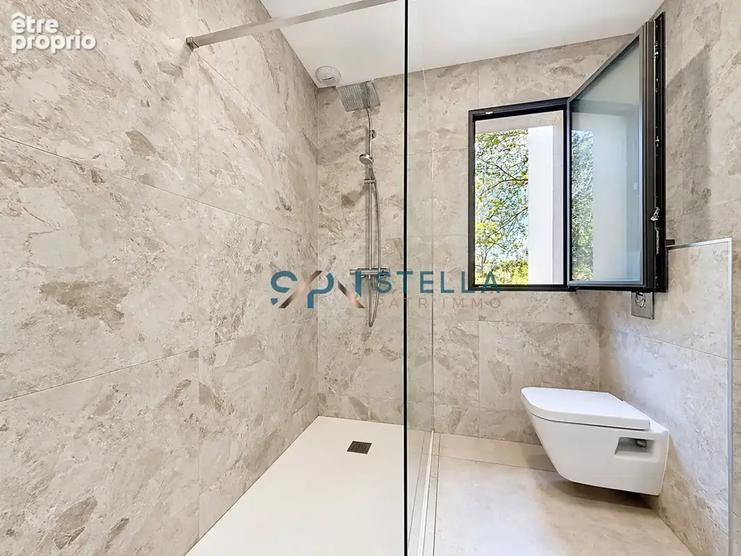 Villa de standing -135 m²  - Prestations raffinées, piscine et intimité absolue - photo 17