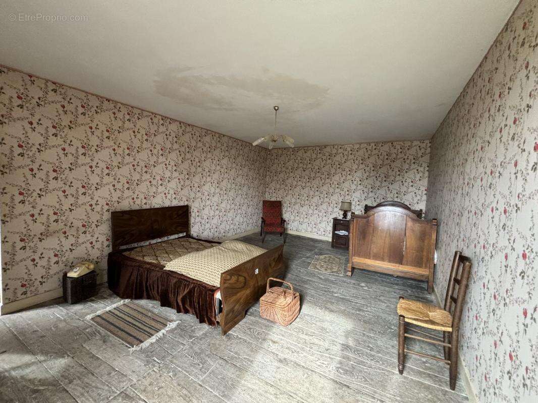 Maison à ROANNES-SAINT-MARY