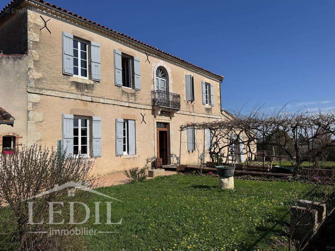 Maison à VALENCE-SUR-BAISE