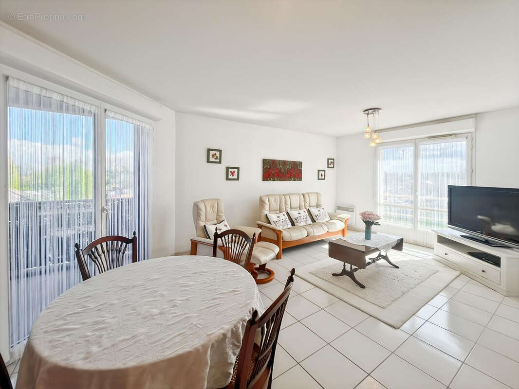 Appartement à PAREMPUYRE
