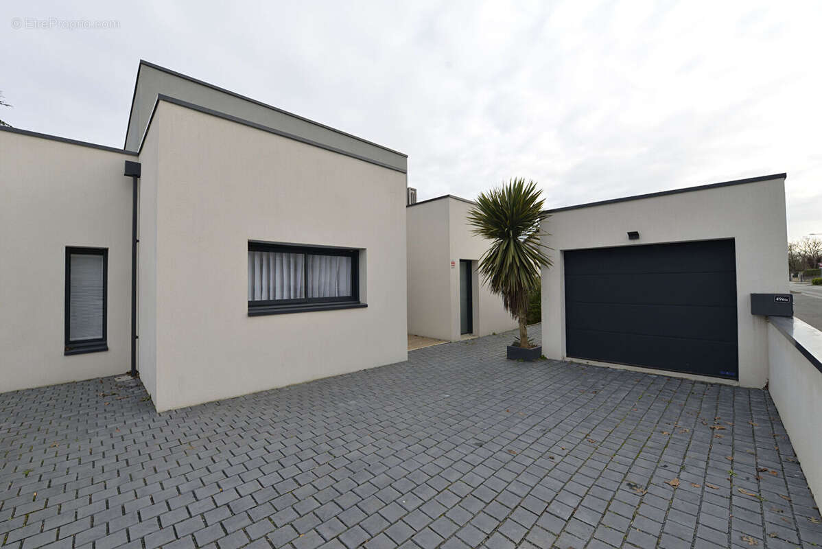 Maison à MONTREUIL-JUIGNE