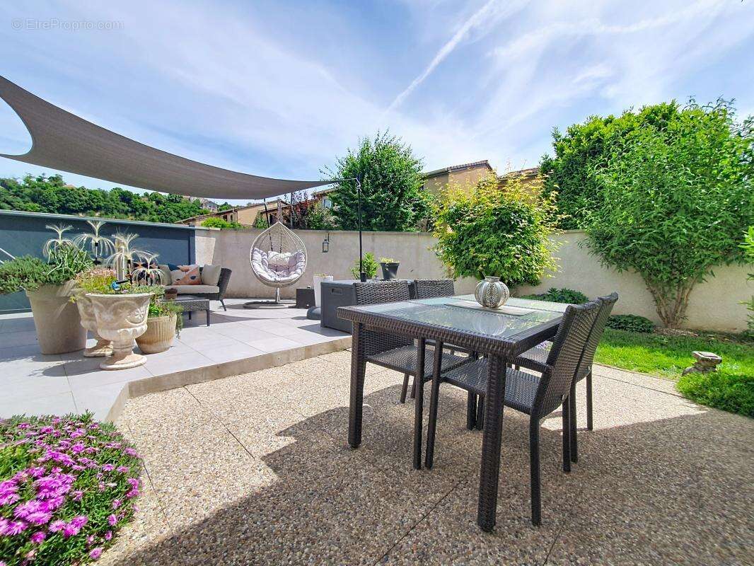 Maison - 3 Chambres - Buanderie - Garage - Sous-sol - Double Terrasse - Jardin - Au calme - photo 4