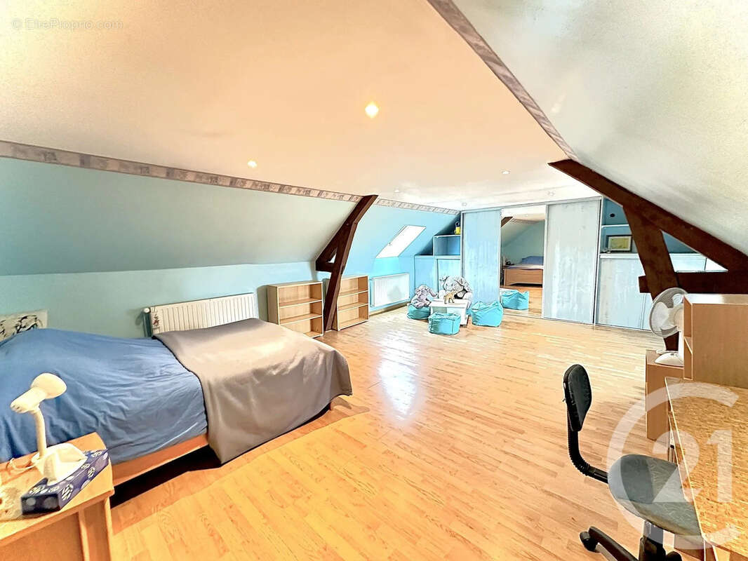 Maison 214 m² à Saint-Etienne-Sous-Bailleul  - photo 9