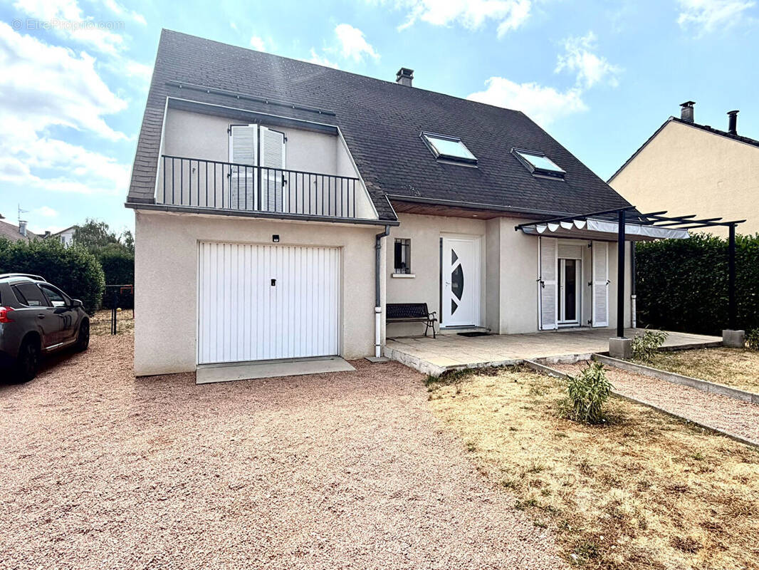 Maison Domerat 4 pièce(s) 117.5 m2 - photo 1