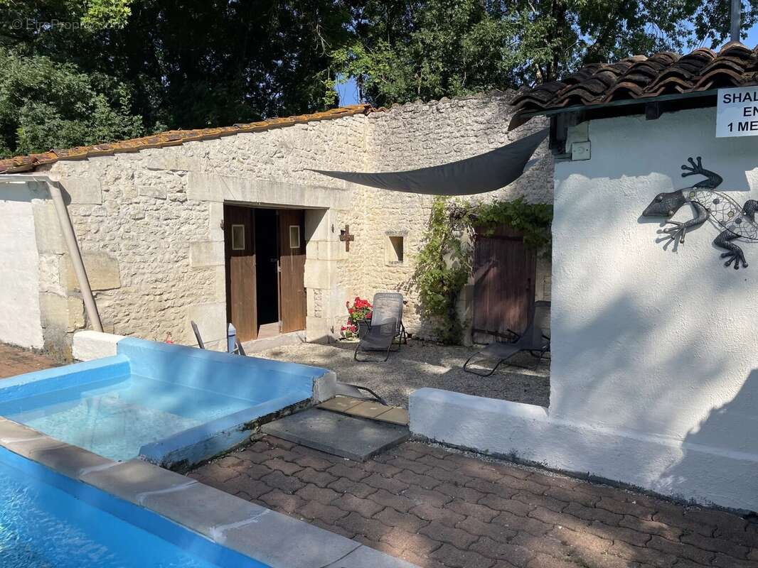 Maison à SAINT-PIERRE-DE-JUILLERS