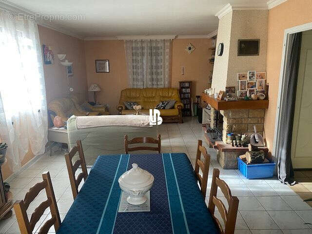 Maison à LACHAPELLE-AUZAC