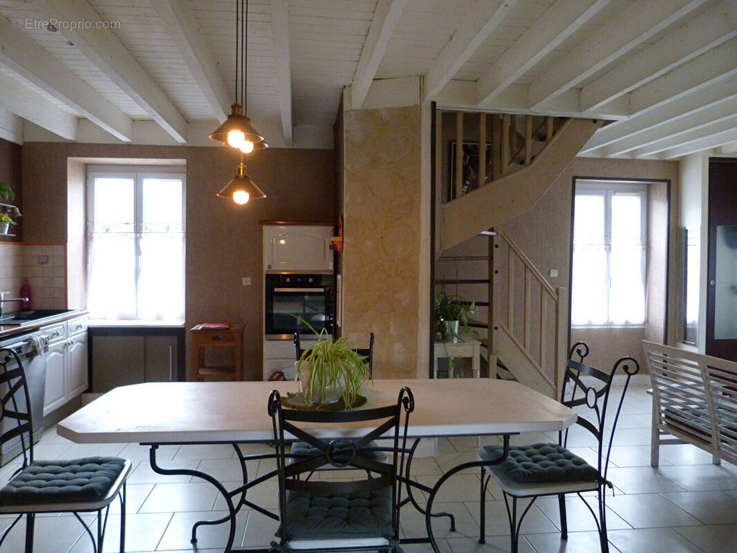 Maison à MONTIGNE-LE-BRILLANT