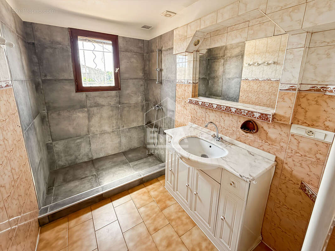 Appartement à SEPTEMES-LES-VALLONS