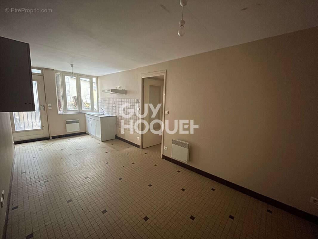 Appartement à COULANGES-LA-VINEUSE