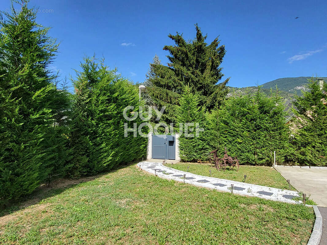 Maison à CHALLES-LES-EAUX