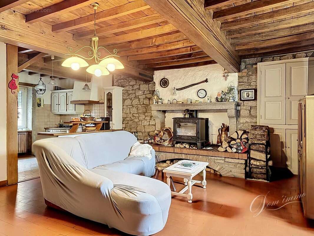 En exclusivité: Maison de campagne en pierres au cœur de la campagne bourguignonne - photo 3