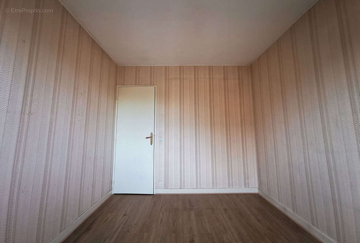 LILLE  Quartier Saint - Maurice Pellevoisin -  T3  67.09 m2  avec garage aérien et cave  . - photo 12