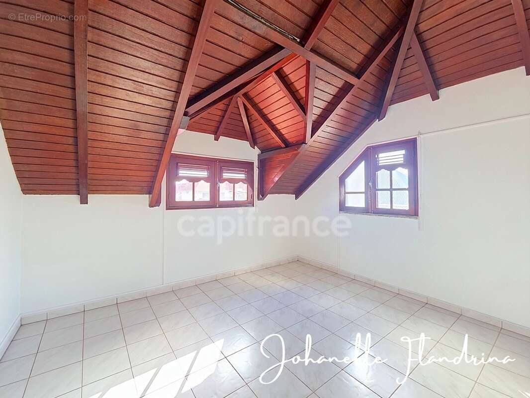 Les Abymes - Immeuble à fort potentiel, 230 m² - projet professionnel, bureaux ou activité libérale - photo 20