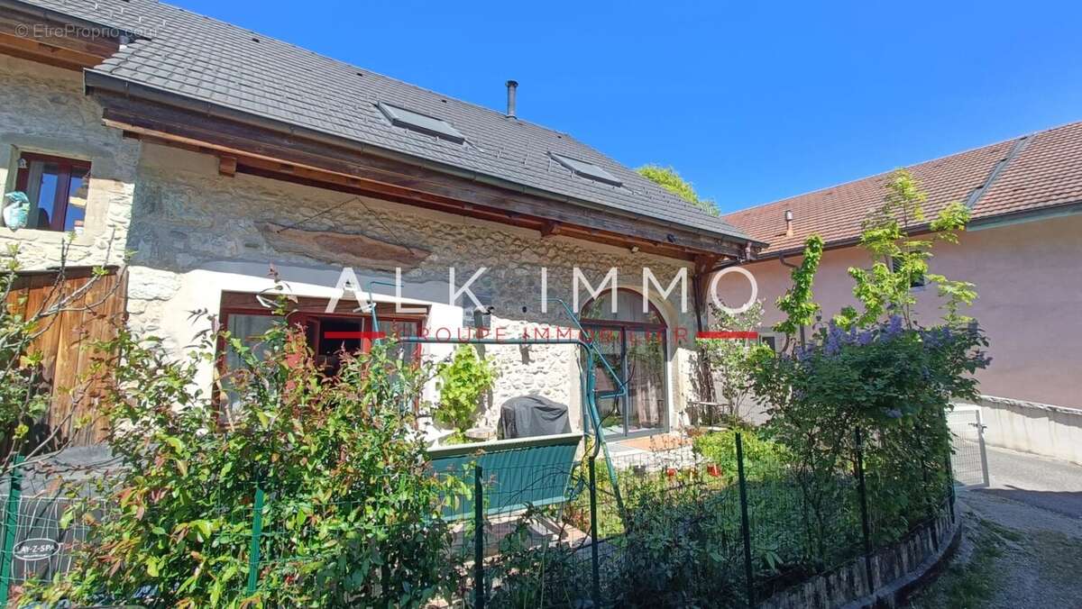 Maison à CONTAMINE-SARZIN