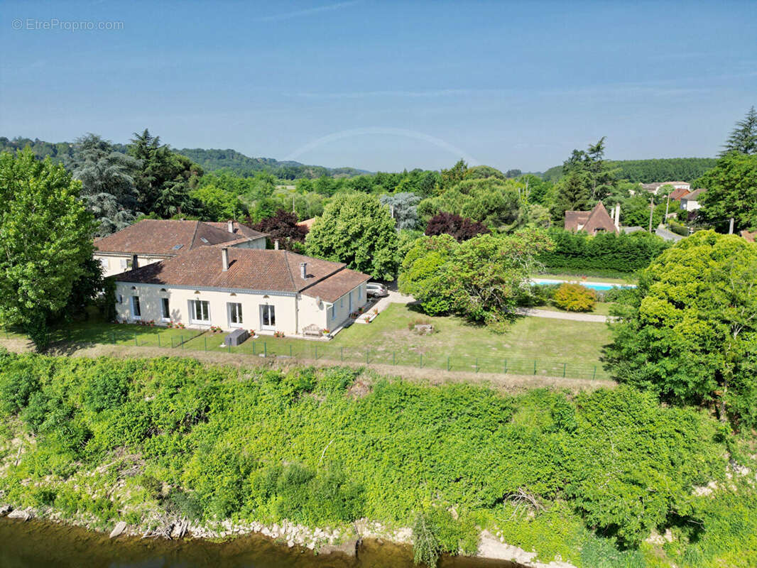 Maison à SAINT-SEURIN-DE-PRATS