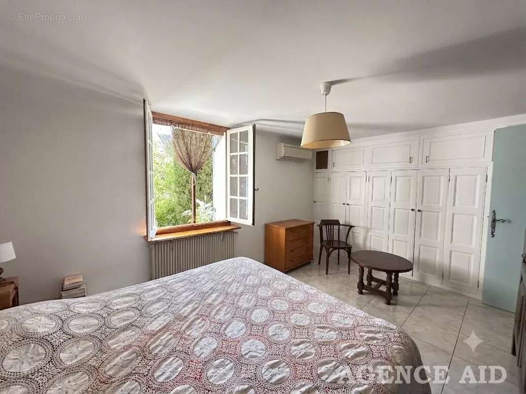 Maison à CUGES-LES-PINS
